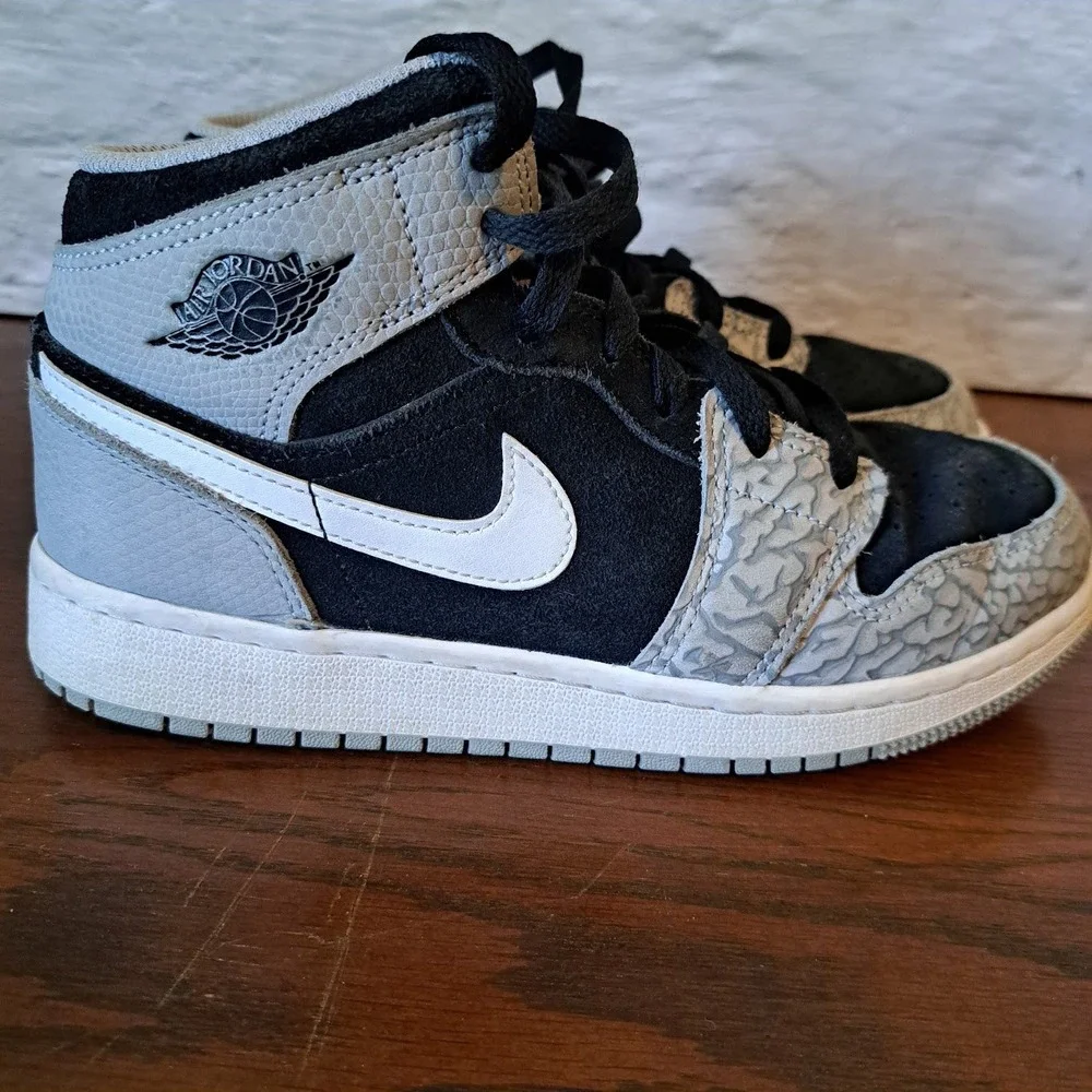 Jordan 1 Mid SE Elephant Toe Kids Shoes Black Grey DM6216-016 Size 4Y
